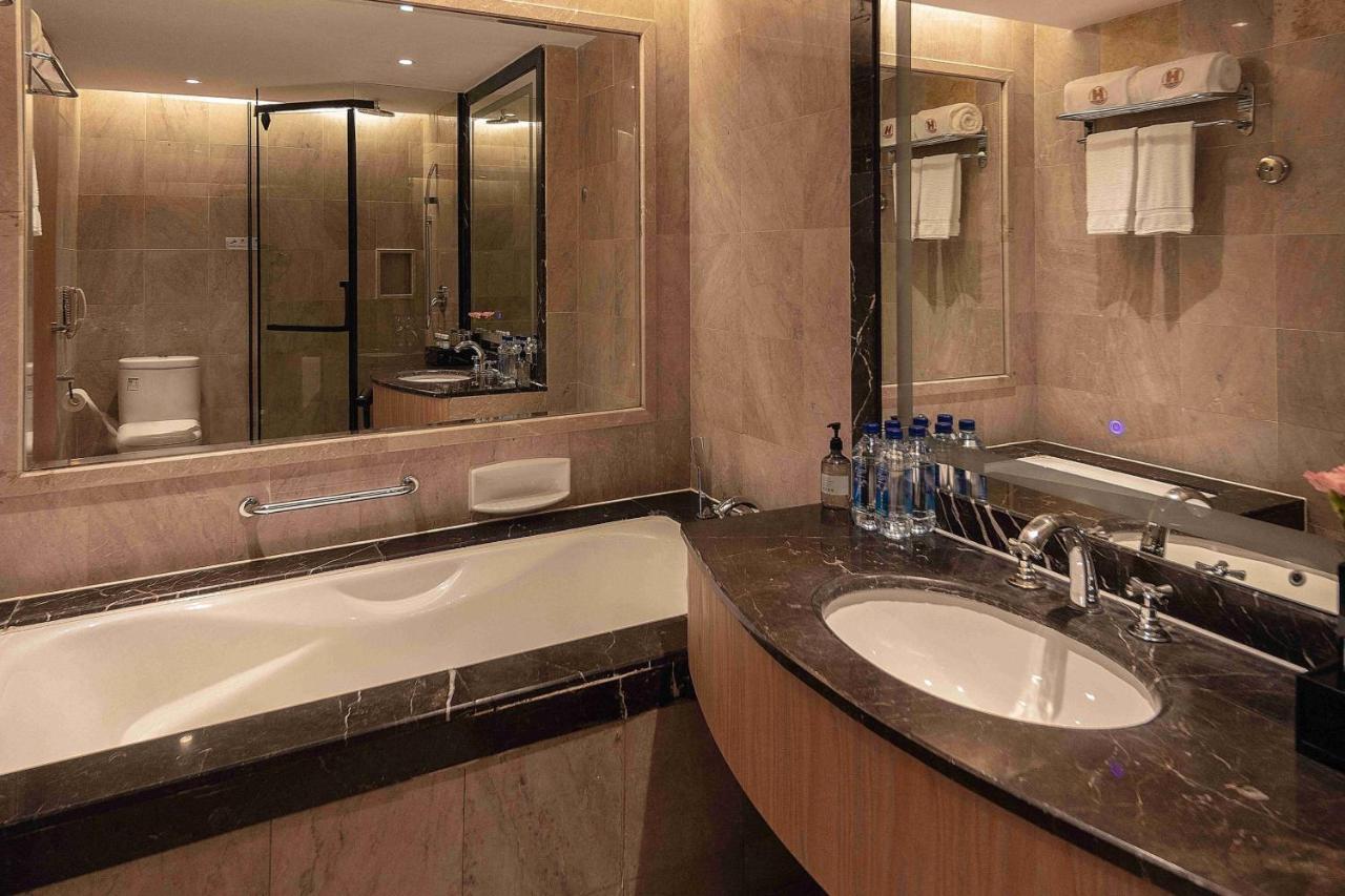 Wuhan Hongguang Hotel Экстерьер фото