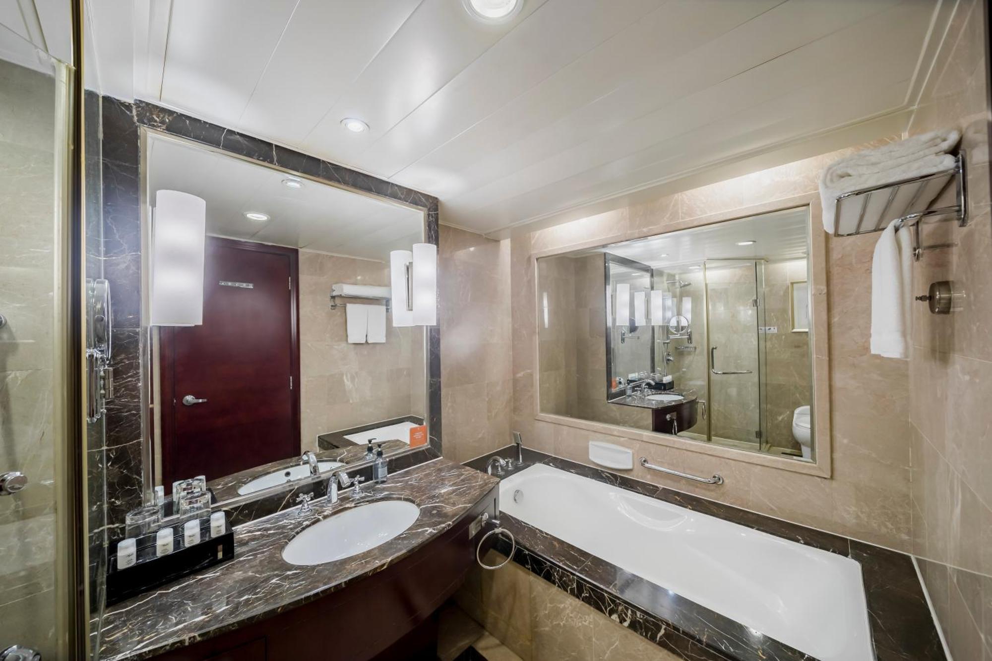 Wuhan Hongguang Hotel Экстерьер фото
